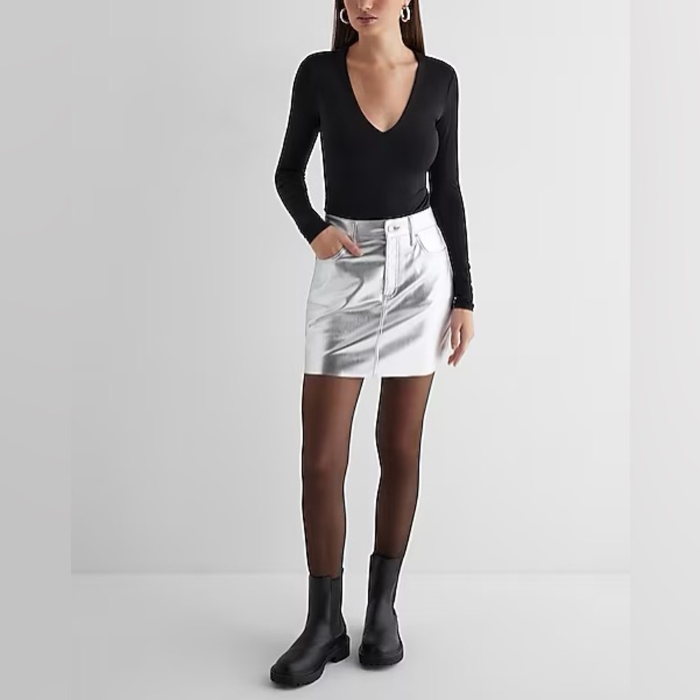 NWT High Waisted Metallic Mini Skirt Silver